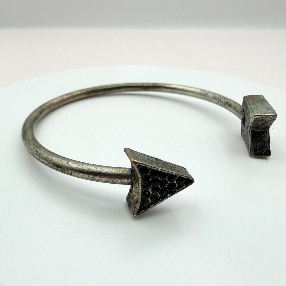 Vintage 90s Arrow Cuff Bracelet‎ Silver Tone Black Glass Boho Statement Jewelry